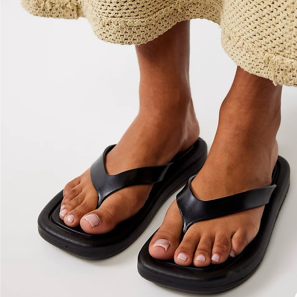 effrey Campbell Elemental Platform Flip Flop.  NWT. Size 8.